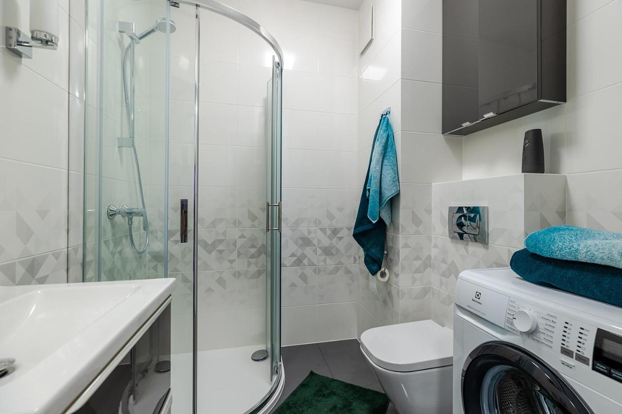 Wola Luxe Apartment Varsavia Esterno foto